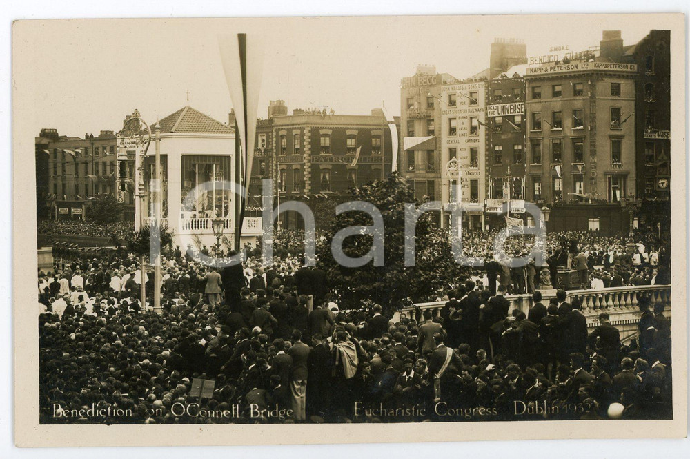 1932 DUBLIN Eucharistic Congress - Benediction on O'Connel Bridge - Postcard FP  Cartolina postale d'epoca, non viaggiata. GOOD/buono  Formato: FP originale e autentica 1