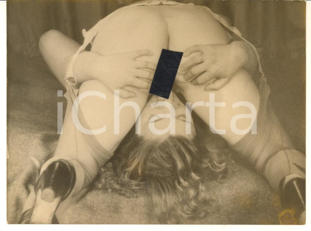 1950 ca VINTAGE EROTIC Lesbian couple - Oral sex (1) PORN Photo 12x9 cm Fotografia originale d'epoca.CONDIZIONI: GFORMATO: 12x9 cm    originale e autentica 1