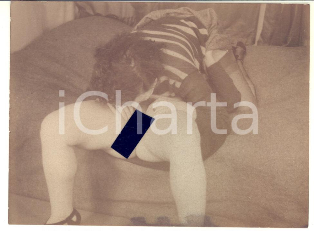 1950 ca VINTAGE EROTIC Lesbian couple - Oral sex (2) PORN Photo 12x9 cm Fotografia originale d'epoca.CONDIZIONI: GFORMATO: 12x9 cm    originale e autentica 1
