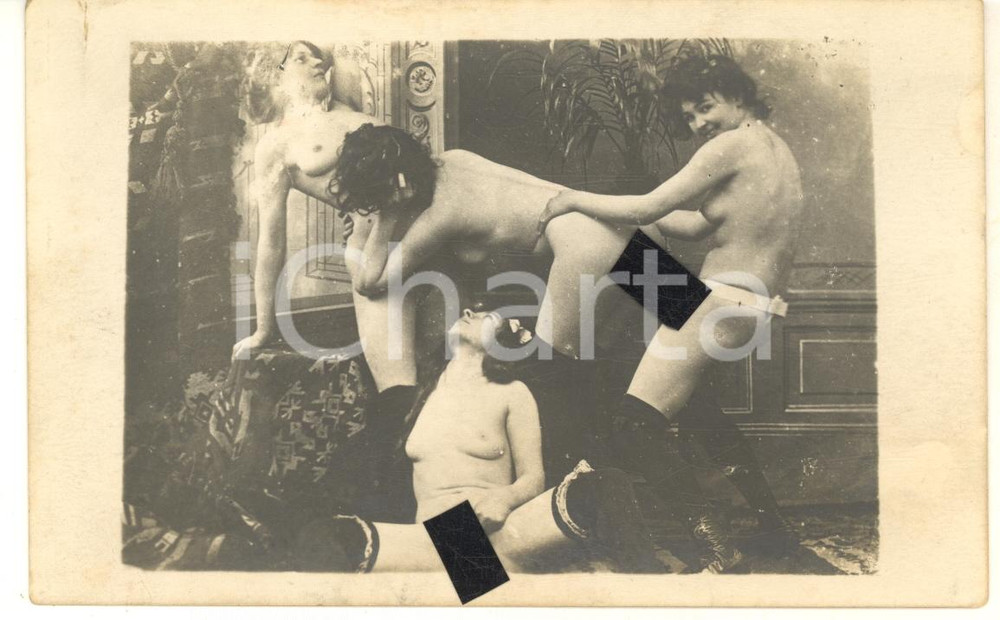 1910 ca VINTAGE EROTIC LESBIAN Group sex - 4 women (2) RARE PORN Photo 14x9 cm Fotografia originale d'epoca, in formato cartolina postale.CONDIZIONI: G (minime macchie)FORMATO: 14x9 cm    originale e autentica 1