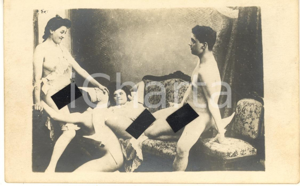 1910 ca VINTAGE EROTIC Group sex - 3 women and a man *RARE PORN Photo 14x9 cm Fotografia originale d'epoca, in formato cartolina postale.CONDIZIONI: GFORMATO: 14x9 cm    originale e autentica 1