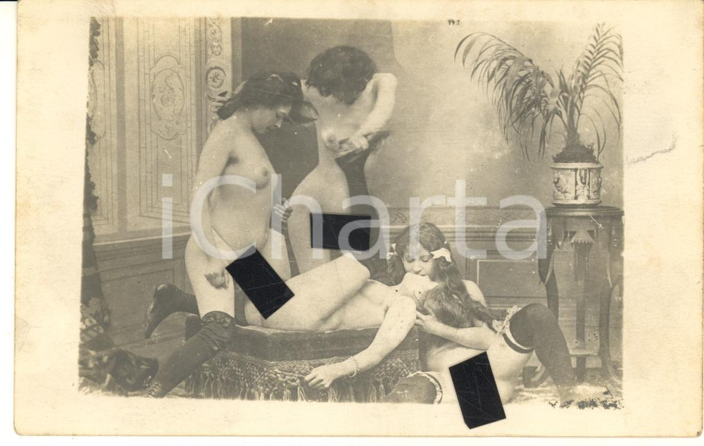 1910 ca VINTAGE EROTIC LESBIAN Group sex - 4 women (3) RARE PORN Photo 14x9 cm Fotografia originale d'epoca, in formato cartolina postale.CONDIZIONI: G (minime macchie)FORMATO: 14x9 cm    originale e autentica 1