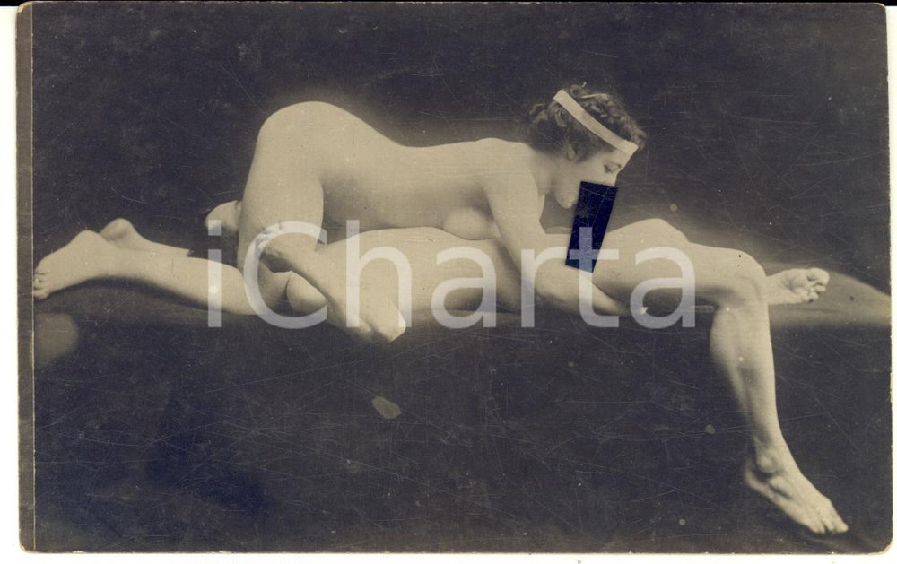 1910 ca VINTAGE EROTIC Nude couple having oral sex (7) RARE Photo PORN RPPC Fotografia originale d'epoca, in formato cartolina postale.CONDIZIONI: FAIR (difetti di stampa)FORMATO: 14x9 cm    originale e autentica 1