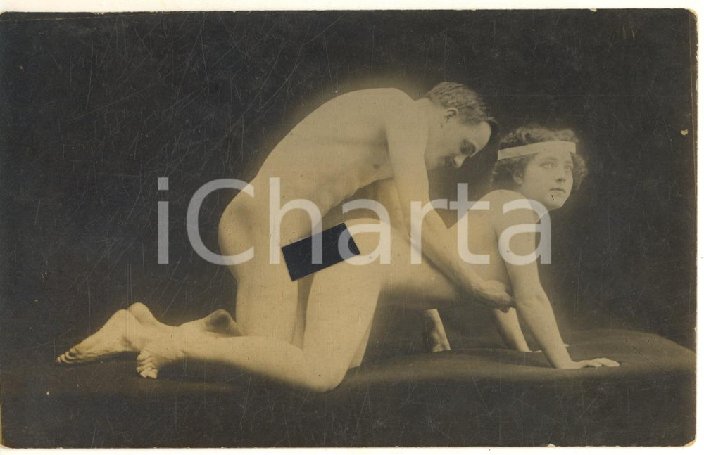 1910 ca VINTAGE EROTIC Nude couple having sex (12) RARE PORN Photo RPPC Fotografia originale d'epoca, in formato cartolina postale.CONDIZIONI: GFORMATO: 14x9 cm    originale e autentica 1
