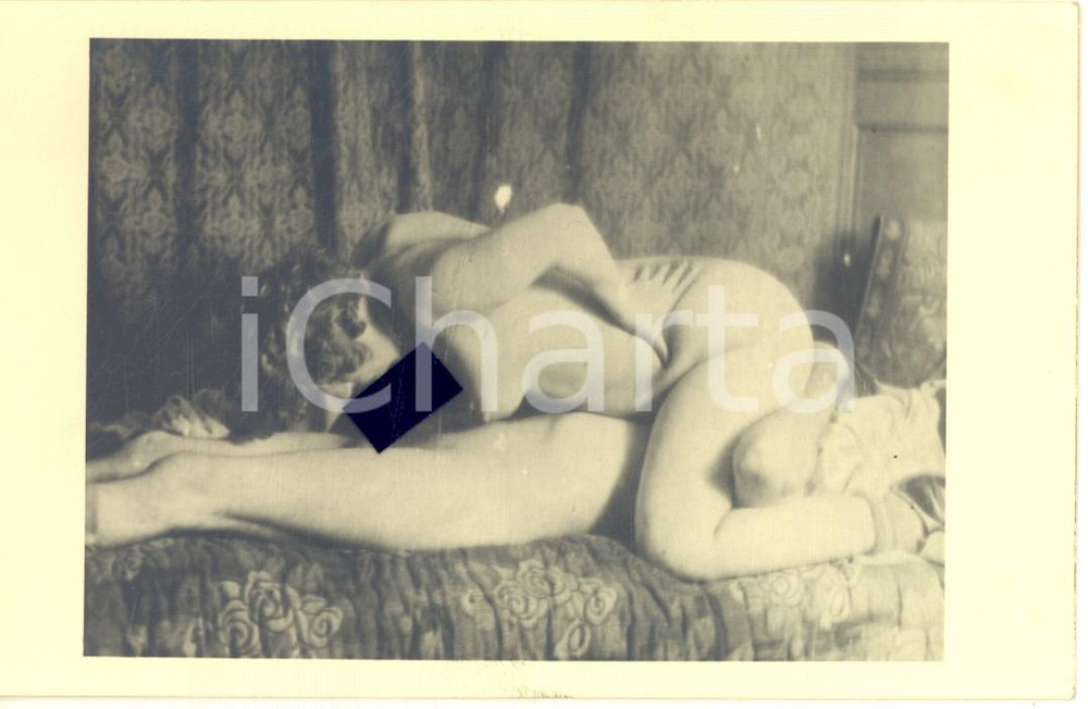 1940 ca VINTAGE EROTIC Nude couple - Oral sex (1) RARE Photo PORN 14x9 cm Fotografia originale d'epoca, in formato cartolina postale.CONDIZIONI: G (lievi difetti di stampa)FORMATO: 14x9 cm    originale e autentica 1