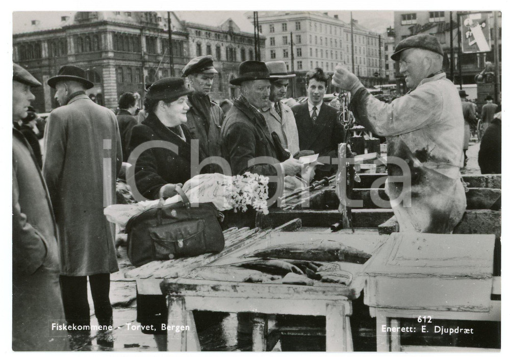 1960 ca TORVET / BERGEN (NORGE) Fiskekommene - Vintage postcard photo DJUPRAET  Cartolina postale d'epoca, non viaggiata.CONDIZIONI: GFORMATO: FG    originale e autentica 1