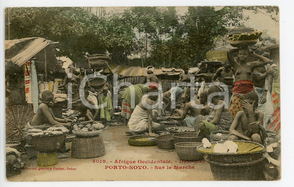 1912 PORTO-NOVO (DAHOMEY, BENIN) Sur le marché - Vintage postcard ANIMATED  Cartolina postale d'epoca, viaggiata, ma priva di francobollo.CONDIZIONI: G (ma abrasioni al verso)FORMATO: FP    originale e autentica 1