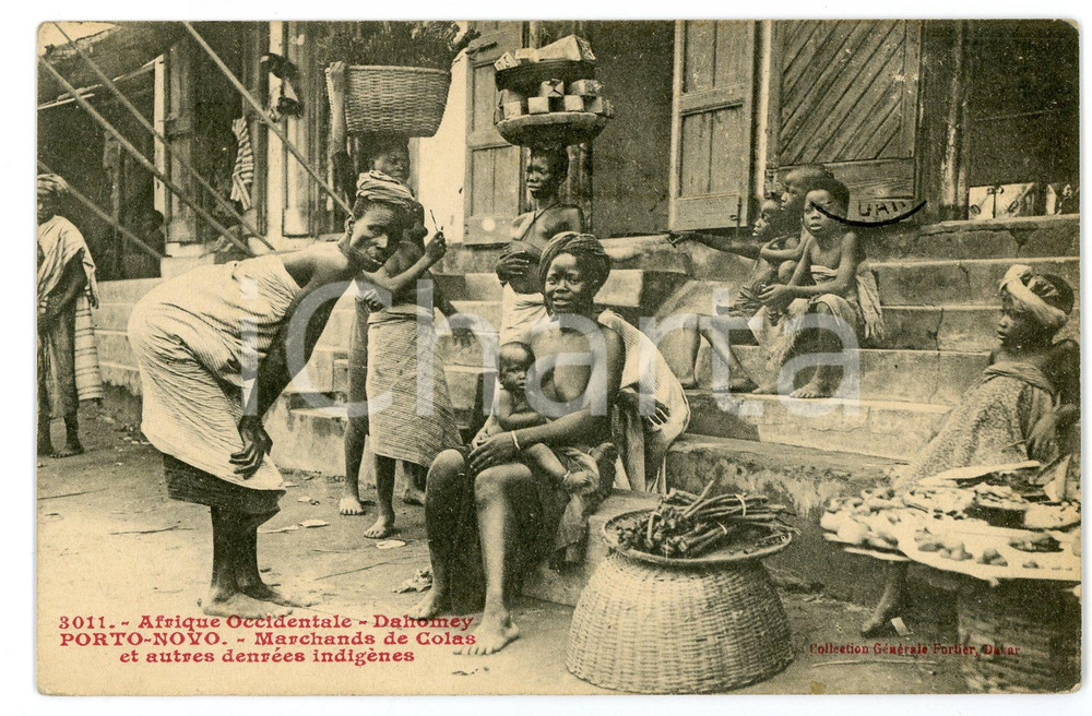 1910 ca PORTO-NOVO (DAHOMEY, BENIN) Marchands de colas et denrées indigènes  Cartolina postale d'epoca, viaggiata, ma priva di francobollo.CONDIZIONI: GFORMATO: FP    originale e autentica 1
