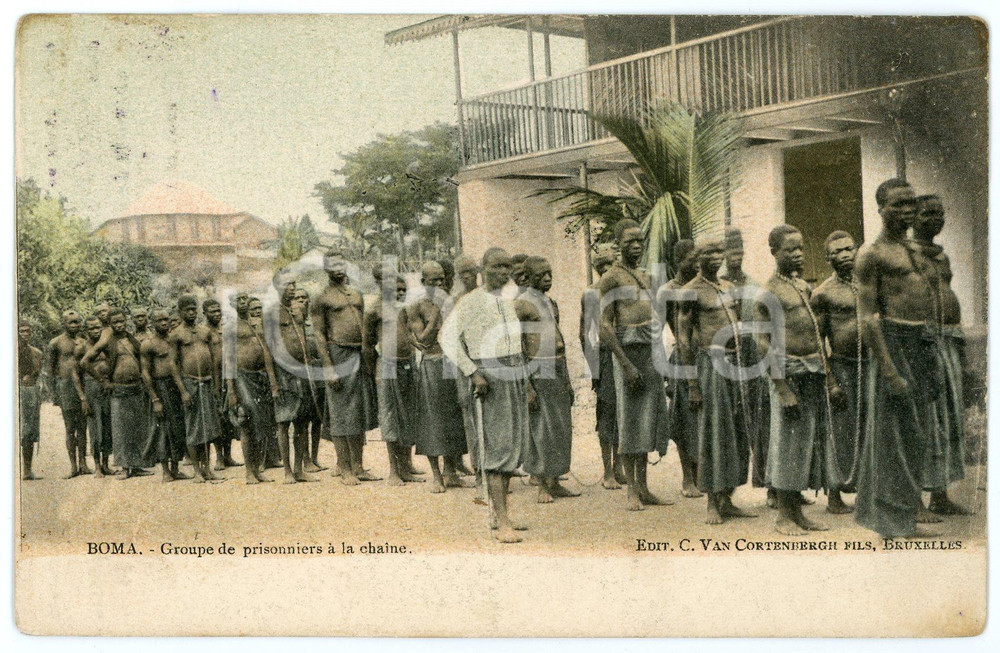 1910 ca CONGO BELGE BOMA Groupe de prisonniers à la chaine - Carte postale  Cartolina postale d'epoca, non viaggiata.Pubblicit&agrave; al verso della Maison Andr&eacute; di Bruxelles.CONDIZIONI: FAIR (macchie di inchiostro al lato sinistro)FORMATO: FP    originale e autentica 1