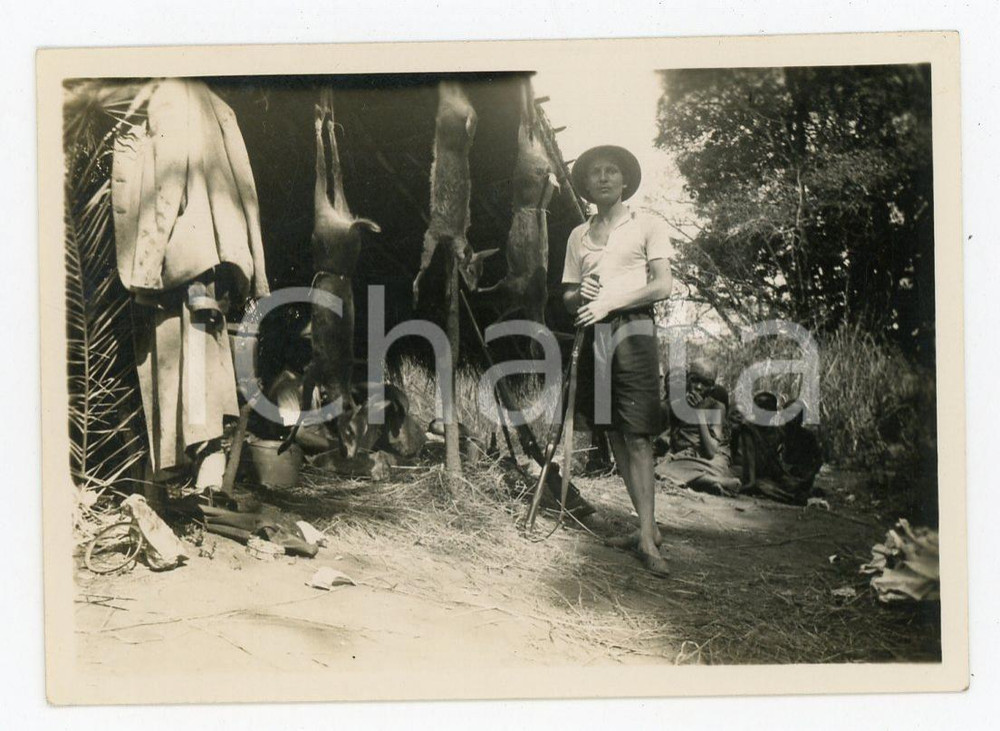 1930 ca CONGO BELGE Belgian with hunting trophies - Photo 8x6 cm Fotografia d'epoca. GOOD/buono  Formato: 8x6 originale e autentica 1