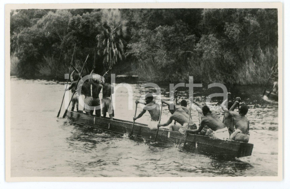 1920ca AFRICA - VICTORIA FALLS Native canoe on the ZAMBEZI RIVER Postcard FP NV  Cartolina postale d'epoca, non viaggiata.CONDIZIONI: FAIRFORMATO: FP    originale e autentica 1