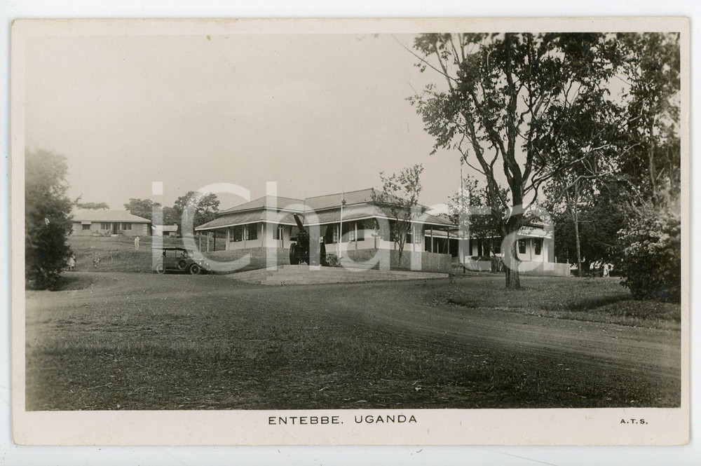 1930 ca ENTEBBE (UGANDA) View with monument - Postcard FP NV  Cartolina postale d'epoca, non viaggiata.CONDIZIONI: FAIR (lieve piegatura all'angolo inferiore destro)FORMATO: FP    originale e autentica 1