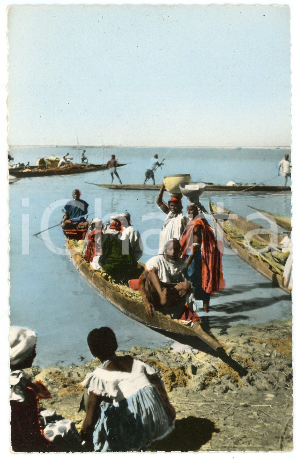 1960 ca AFRIQUE EN COULEURS Pirogues sur le Fleuve - Carte postale FP NV  Cartolina postale d'epoca, non viaggiata.EDITORE: Editions Hoa-Qui, ParisSERIE: L'Afrique en couleurs - n. 1501CONDIZIONI: FAIR FORMATO: FP    originale e autentica 1
