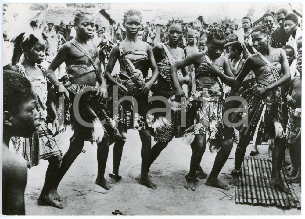 1950 ca UGANDA RÃ©gion de KOLE Danseuses Bakuba - Carte postale FG NV  Cartolina postale d'epoca, non viaggiata.FOTOGRAFO: Jacques Delay CONDIZIONI: FAIR (bassa qualit&agrave; di stampa)FORMATO: FG    originale e autentica 1