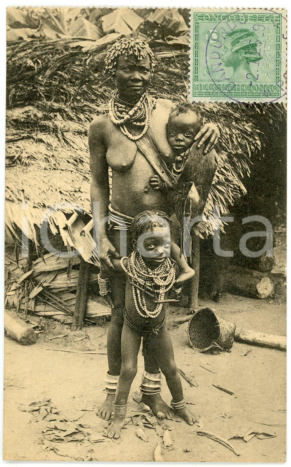 1926 AFRIQUE Toilette de la mère Batitu et ses enfants - Carte postale FP VG  Cartolina postale d'epoca, viaggiata.CONDIZIONI: FAIRFORMATO: FP    originale e autentica 1