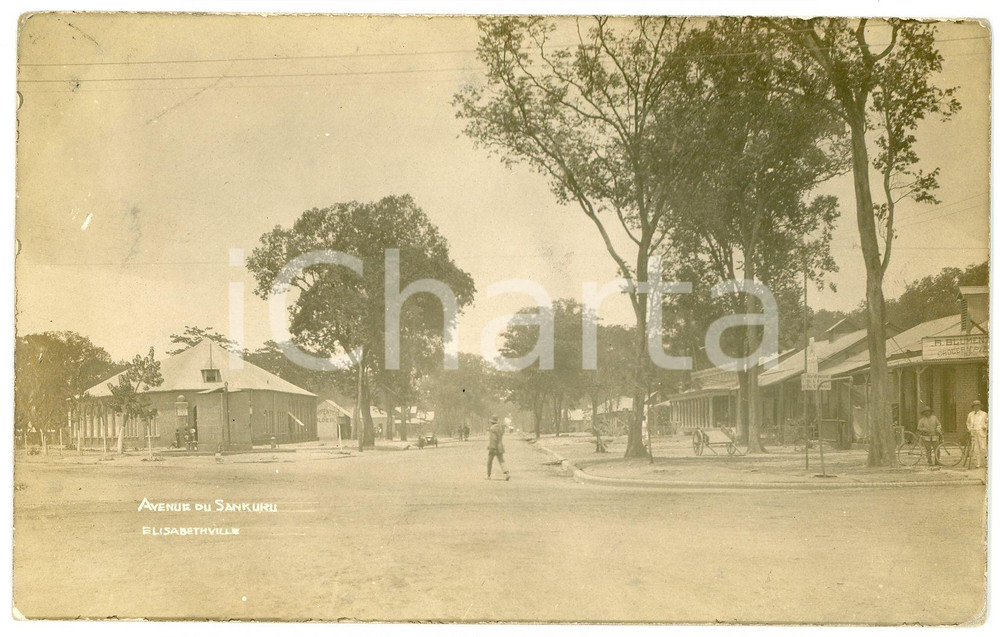 1930 ca ELISABETHVILLE - CONGO BELGE Avenue du Sankuru - Carte postale FP NV  Cartolina postale d'epoca, non viaggiata ma con nota manoscritta al verso.CONDIZIONI: POOR (smussature agli angoli e sbrecciature ai margini, lievi piegature agli angoli)FORMATO: FP    originale e autentica 1