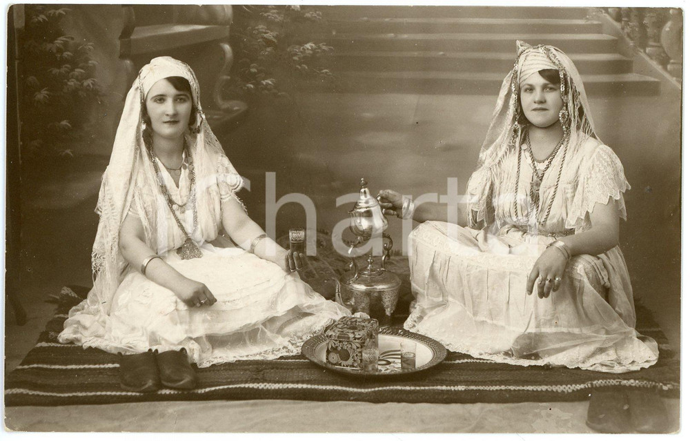1910 ca TURKEY Women drinking turkish tea ÇAY - Postcard FP NV  Cartolina postale d'epoca, non viaggiata.CONDIZIONI: FAIR (piccole smussature ai margini)FORMATO: FP    originale e autentica 1