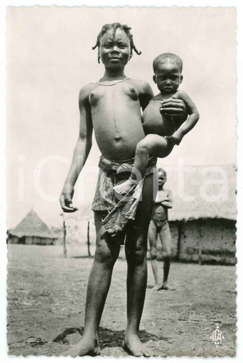 1960 ca BRAZZAVILLE (CONGO BELGE) Jeune fille et enfant BACONGO - RPPC Postcard Fotografia seriale d'epoca, in formato cartolina postale, viaggiata.CONDIZIONI: GFORMATO: 9x14 cm    originale e autentica 1