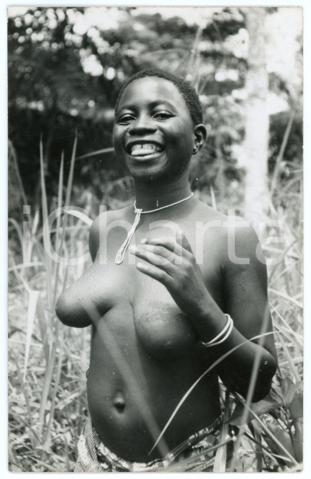 1951 CONGO BELGE Portrait of a young woman - RPPC Postcard ETHNIC NUDE Fotografia seriale d'epoca, in formato cartolina postale, viaggiata.CONDIZIONI: G (ma lieve impressione al lato inferiore)FORMATO: 9x14 cm    originale e autentica 1