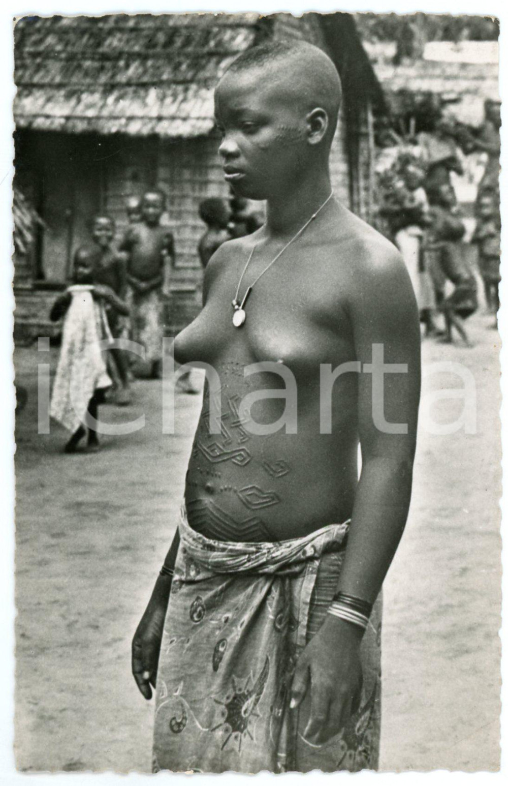 1955 ca MWEKA (CONGO BELGE) Jeune fille BAKETE - RPPC Postcard ETHNIC NUDE Fotografia seriale d'epoca, in formato cartolina postale, non viaggiata.CONDIZIONI: GFORMATO: 9x14 cm    originale e autentica 1