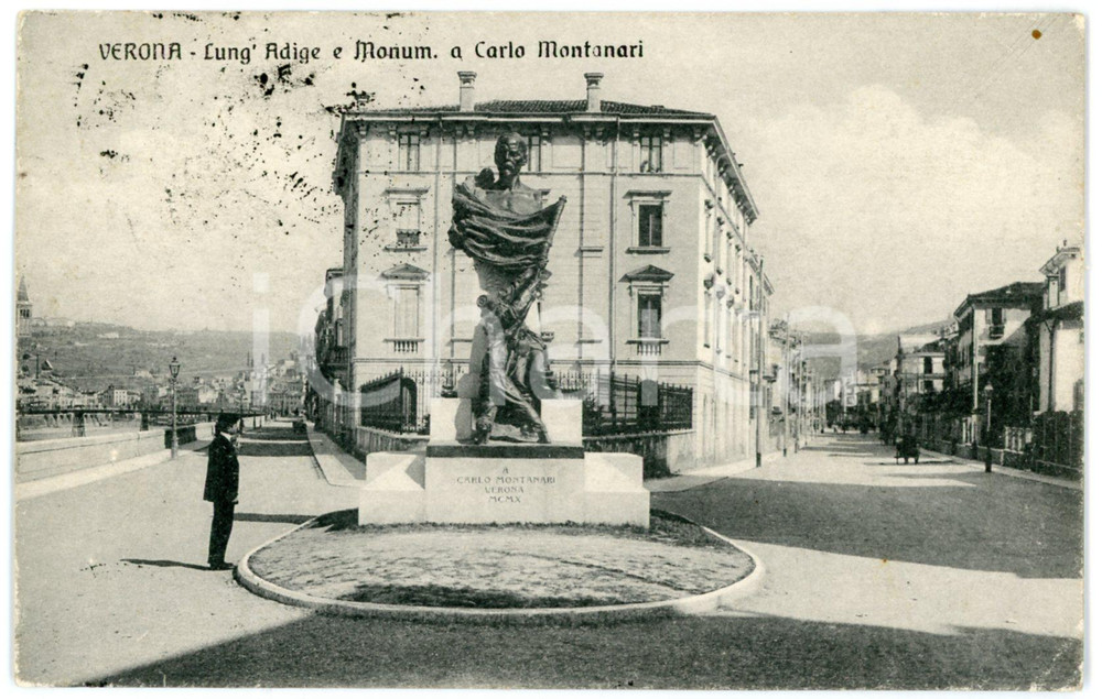 1910 VERONA Monumento a Carlo Montanari sul Lungo Adige - Cartolina ANIMATA FP  Cartolina postale d'epoca, viaggiata ma con affrancatura rimossa. POOR/danneggiato Lievi smussature e piegature agli angoli, residui di inchiostro, abrasione al verso Formato: FP originale e autentica 1