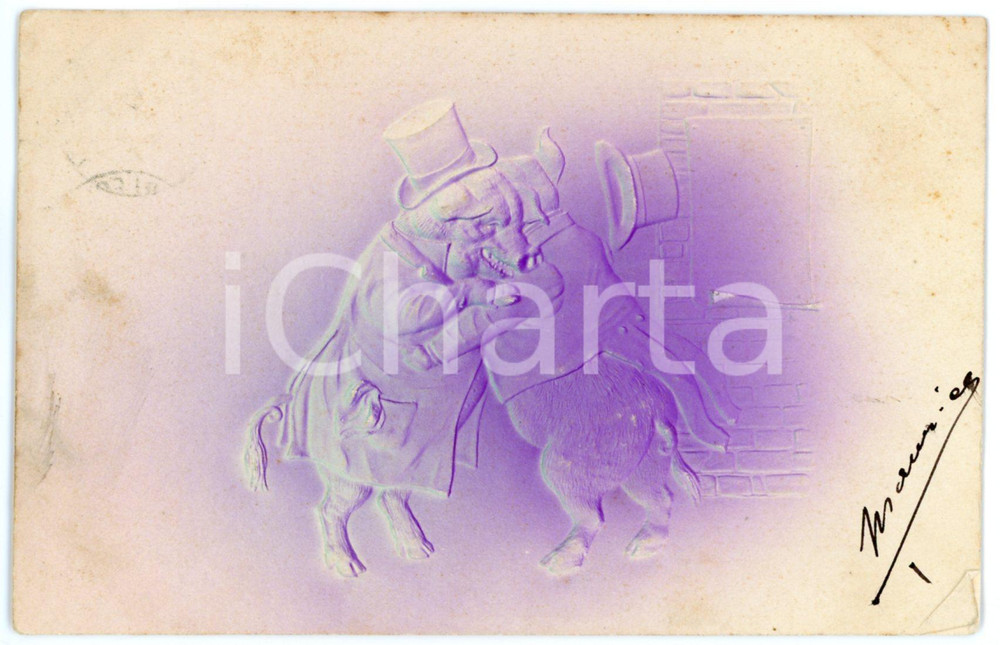 1904 HUMOUR Pigs hugging - Anthropomorphic - Vintage postcard FP VG  Cartolina postale d'epoca, non viaggiata.CONDIZIONI: FAIR (lieve piegatura all'angolo inferiore destro, bruniture)FORMATO: FP    originale e autentica 1