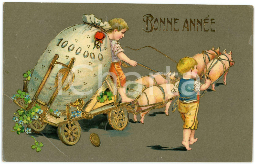 1909 BONNE ANNÃ‰E Wagon pulled by lucky pigs - Embossed golden postcard FP VG  Cartolina postale d'epoca, viaggiata.CONDIZIONI: POOR (profonda piega all'angolo inferiore sinistro e crepe sulla superficie)FORMATO: FP    originale e autentica 1