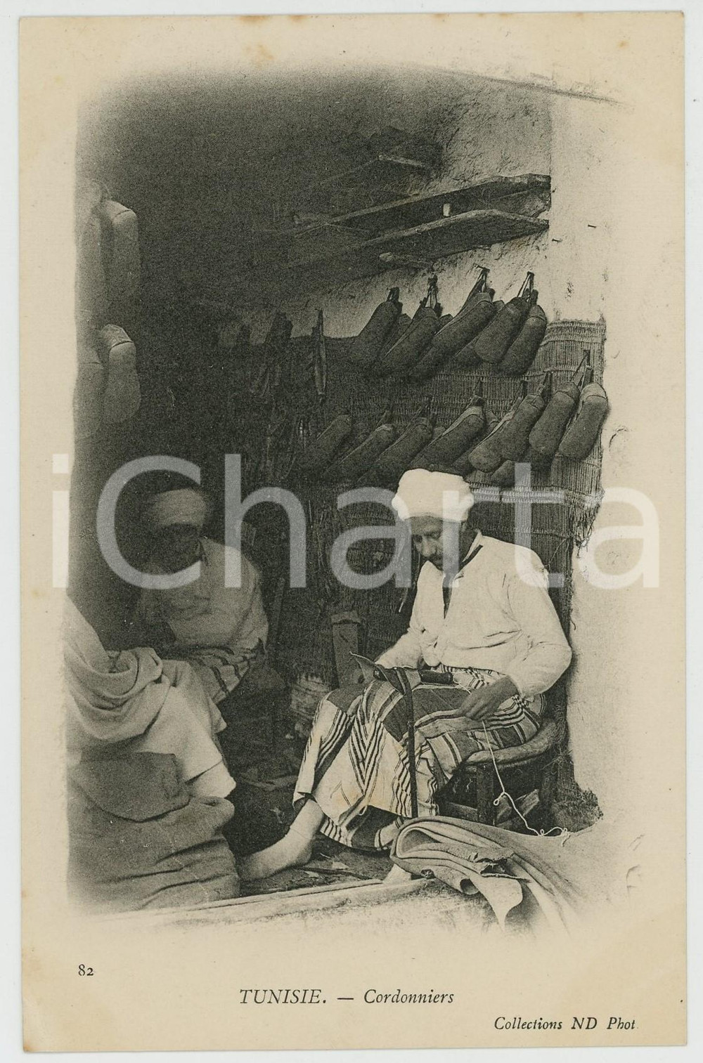 1900 ca TUNISIE - MÃ‰TIERS - Cordonniers - ANIMATED postcard Cartolina postale d'epoca, non viaggiata.CONDIZIONI: G (ma piccole piegature angolari)FORMATO: FP    originale e autentica 1