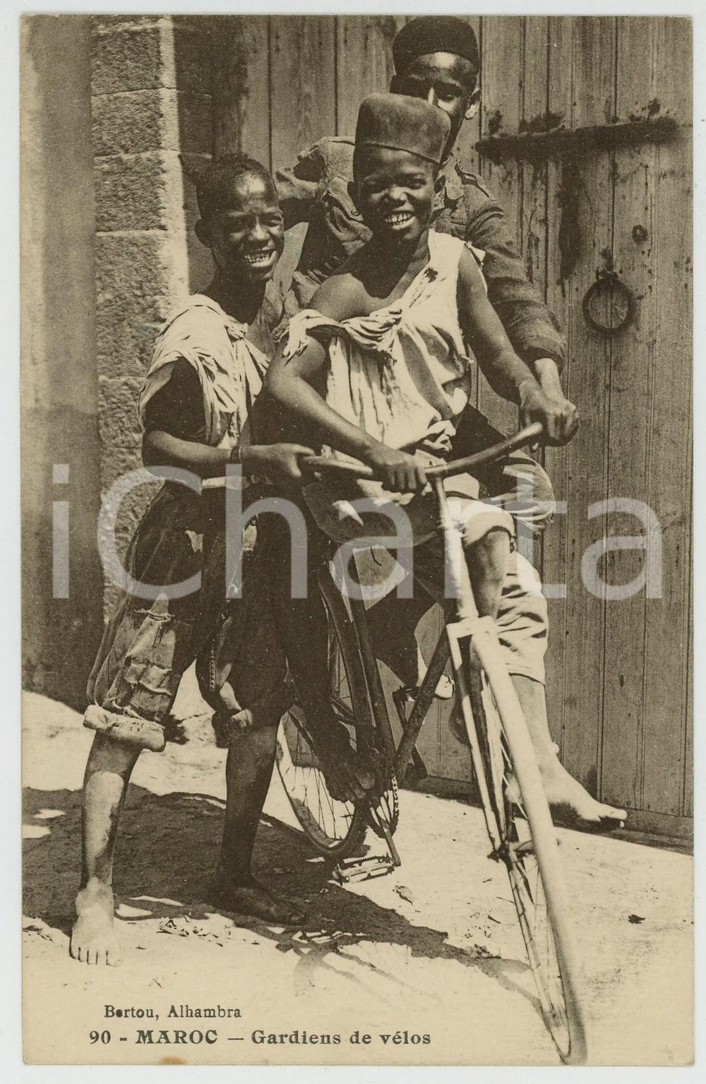 1926 CASABLANCA (MAROC) Bertou, Alhambra - Gardiens de vélos - Carte postale Cartolina postale d'epoca, scritta ma non viaggiata.CONDIZIONI: GFORMATO: FP    originale e autentica 1