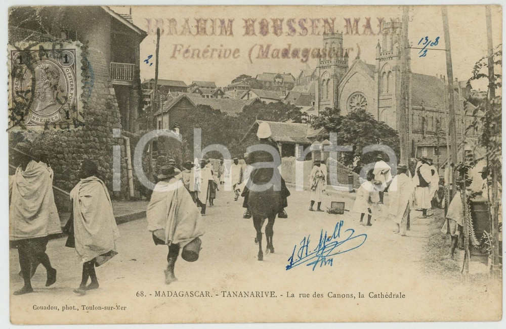 1908 TANANARIVE (MADAGASCAR) Rue des Canons, la Cathédrale *Carte postale ANIMEE Cartolina postale d'epoca, viaggiata.Timbro al lato superiore "Ibrahim Houssen Mali".CONDIZIONI: FAIR (lievi piegature angolari)FORMATO: FP    originale e autentica 1