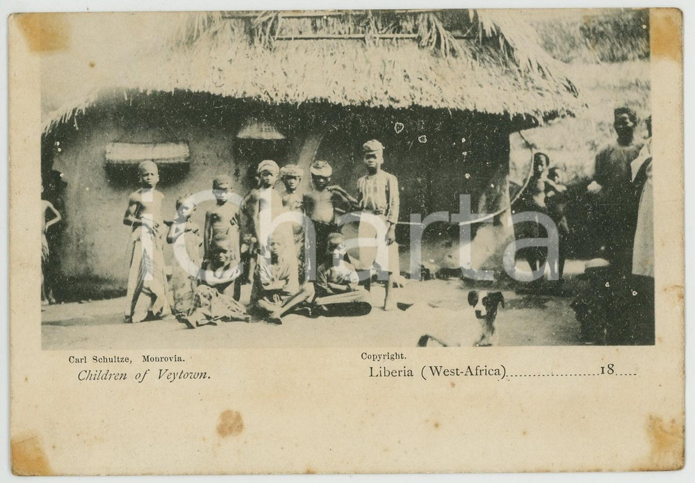 1900 ca VEY TOWN / MONROVIA (LIBERIA) Children - Postcard TYPES ETHNIC  Cartolina postale d'epoca, non viaggiata.CONDIZIONI: VERY POOR (macchie agli angoli, residui cartacei al verso, strappo di circa 0,5 cm al lato destro)FORMATO: FP    originale e autentica 1