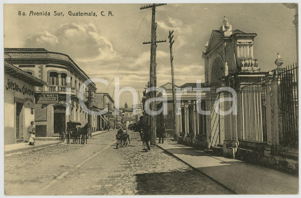 1910 ca GUATEMALA Avenida Sur - Tarjeta postal ANIMADA carruajes  Cartolina postale d'epoca, non viaggiata.CONDIZIONI: G FORMATO: FP    originale e autentica 1