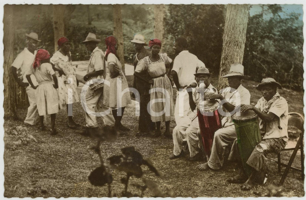1950 ca HAITI Une danse en plein air - Open air dancing - Postcard TYPES ETHNIC  Cartolina postale d'epoca, scritta ma non viaggiata.CONDIZIONI: G FORMATO: FP    originale e autentica 1