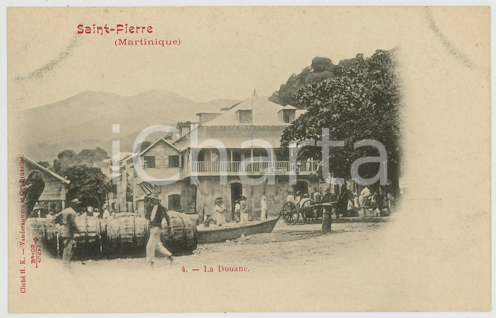1900 ca SAINT-PIERRE (MARTINIQUE) La Douane - Carte postale ANIMEE  Cartolina postale d'epoca, non viaggiata.CONDIZIONI: G (lievi aloni scuri agli angoli superiori)FORMATO: FP    originale e autentica 1