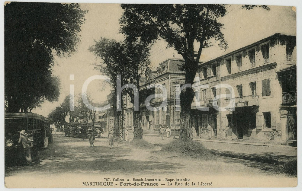 1920 ca FORT-DE-FRANCE (MARTINIQUE) La Rue de la Liberté *ANIMATED Postcard  Cartolina postale d'epoca, non viaggiata, con messaggio scritto nel 1952 al verso.CONDIZIONI: G (minima smussatura angolare)FORMATO: FP    originale e autentica 1