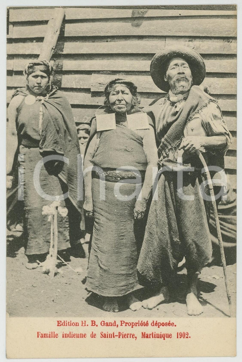 1900 SAINT-PIERRE (MARTINIQUE) Famille indienne - Postcard TYPES ETHNIC  Cartolina postale d'epoca, non viaggiata.CONDIZIONI: G FORMATO: FP    originale e autentica 1