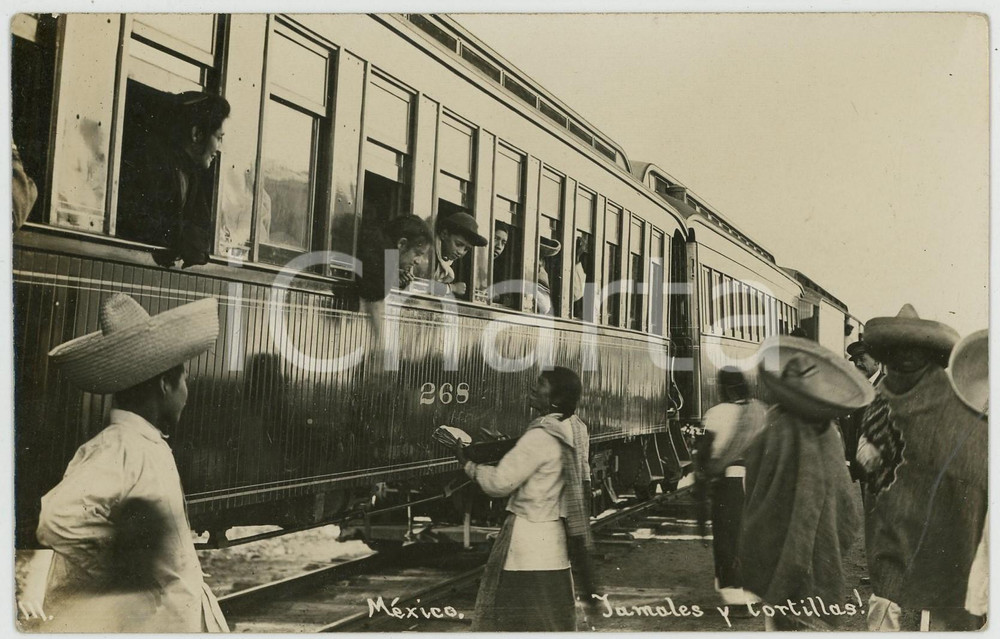 1930 ca MEXICO Estación de tren - Jamales y torillas - RPPC Photo postcard  Fotografia seriale in formato cartolina postale d'epoca, scritta al verso ma non viaggiata.CONDIZIONI: GFORMATO: FP    originale e autentica 1