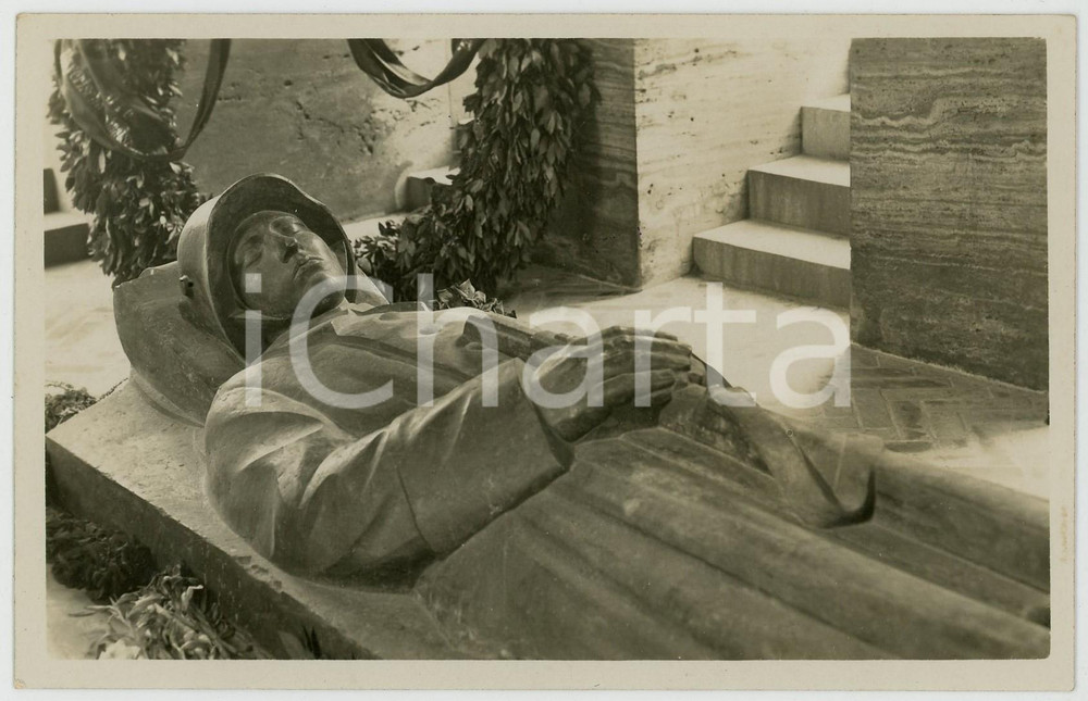 1930 ca MUNCHEN (GERMANY) Kriegerdenkmal - Statue Fallen Soldier *Postcard Cartolina postale d'epoca, che illustra una delle canzoni del noto compositore francese Th&eacute;odore Botrel.Scritta, ma non viaggiata. GOOD/buono lieve increspatura al lato inferiore Formato: 14x9 cm originale e autentica 1