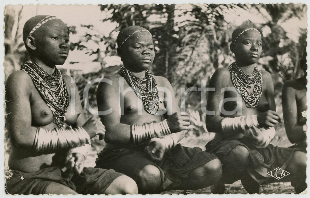 1960ca POINTE NOIRE - MOYEN (CONGO) Jeunes filles Tchicombi ETHNIC NUDE Postcard  Cartolina postale d'epoca, non viaggiata.EDIZIONE: La Carte Africaine - n.57FOTOGRAFO: Robert CarmetCONDIZIONI: FAIR FORMATO: FP    originale e autentica 1