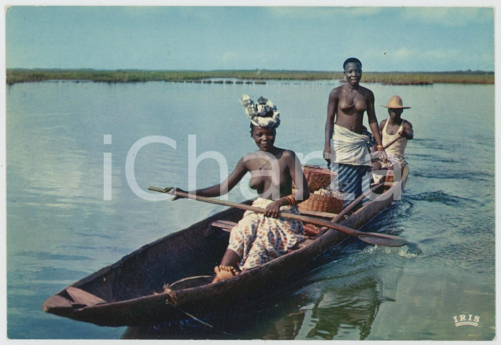 Cartolina originale da collezione 1960 AFRIQUE EN COULEURS ScÃ¨ne africaine sur le fleuve NU ETHNIQUE Carte postale 1