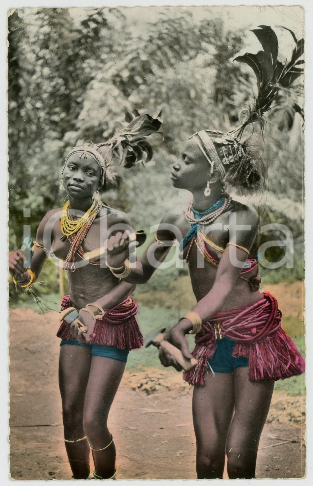 1959 L'AFRIQUE EN COULEURS Danseuses Mobaye NU ETHNIQUE Carte postale FP VG  Cartolina postale d'epoca, viaggiata .EDIZIONE: Editions Hoa-Qui, ParisCONDIZIONI: POOR (colorazione non uniforme, piegature ai margini)FORMATO: FP    originale e autentica 1