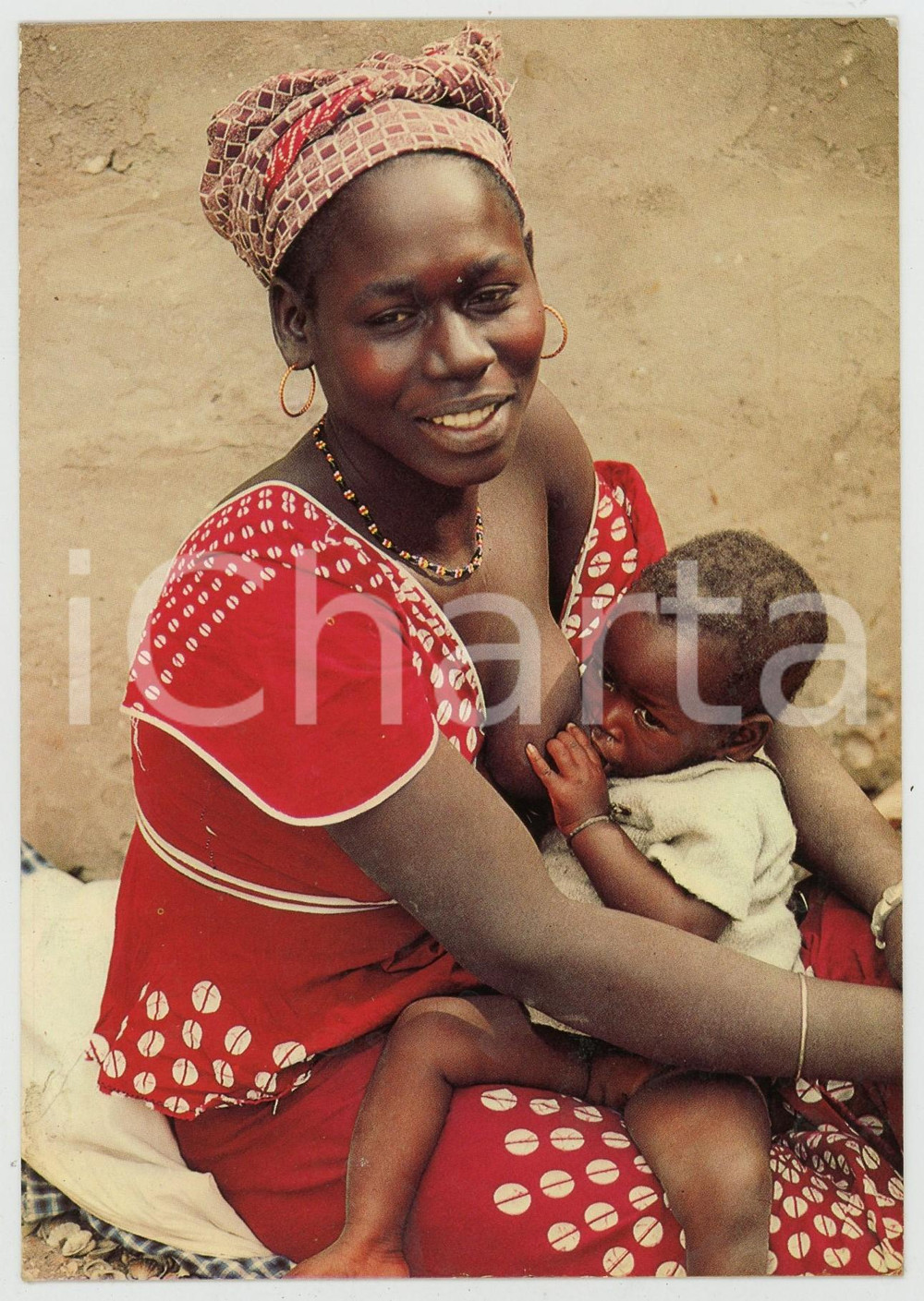 1970ca SENEGAL (AFRIQUE) Jeune mère sènégalaise - Carte postale FG VG  Cartolina postale d'epoca, viaggiata.EDITORE: Edition Afrika - DakarCONDIZIONI: FAIRFORMATO: FG    originale e autentica 1