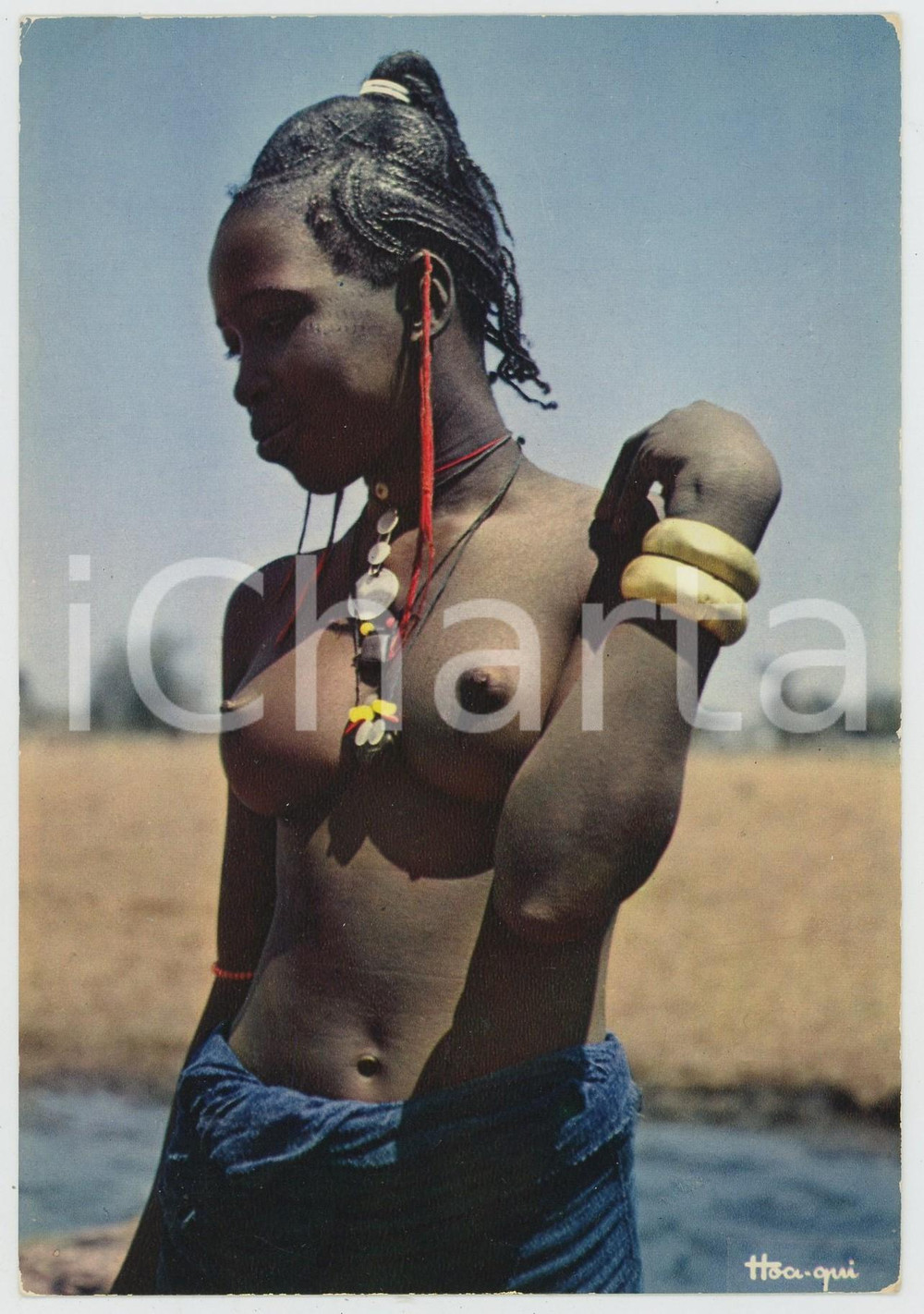 1970ca L'AFRIQUE EN COULEURS Belle africaine NU ETHNIQUE Carte postale FG NV  Cartolina postale d'epoca, non viaggiata.EDITORE: Editions Hoa-Qui, ParisCONDIZIONI: GFORMATO: FG    originale e autentica 1