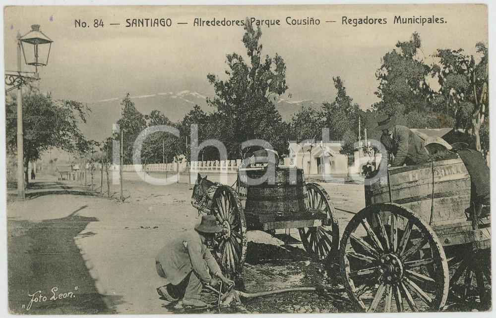 1910 ca SANTIAGO DE CHILE Parque Cousiño - Regadores - Tarjeta Foto LEON Cartolina postale d'epoca, non viaggiata.CONDIZIONI: G FORMATO: FPEDITORE: Gallardo Hermanos - Santiago    originale e autentica 1
