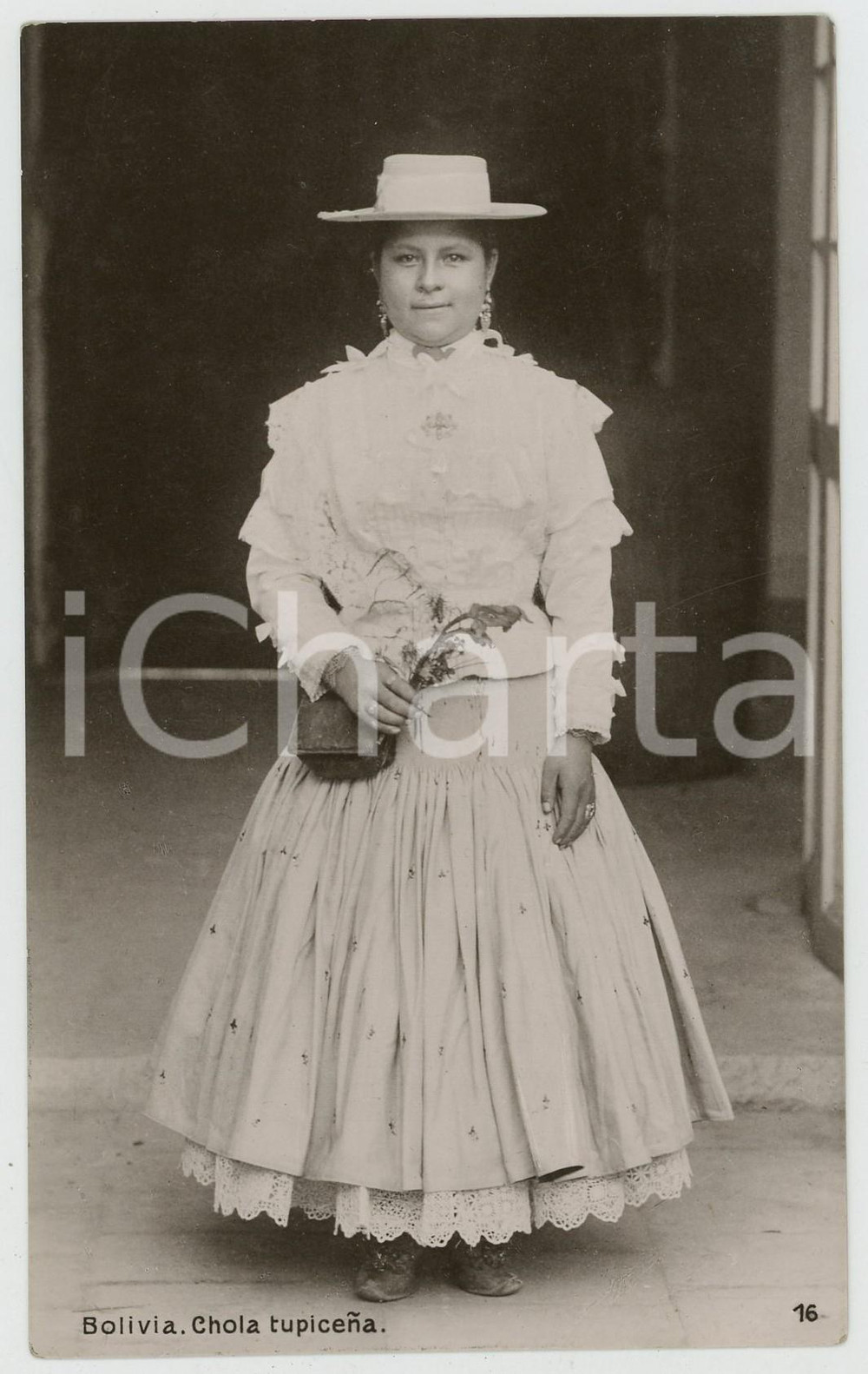 1920 ca BOLIVIA (SOUTH AMERICA) INDIOS - Chola tupiceña - RPPC Postcard Cartolina postale d'epoca, non viaggiata.CONDIZIONI: GFORMATO: FP    originale e autentica 1