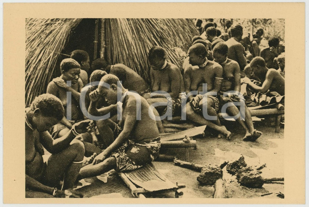 Cartolina originale da collezione 1930 AFRIQUE EQUATORIALE FRANCAISE Femmes OUBANGUICHARI FunÃ©railles Chef BOUBOU 1