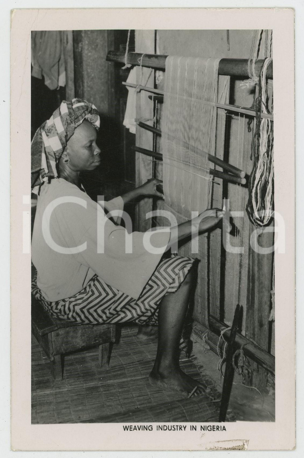 1962 NIGERIA - AFRICA Weaving industry - Woman at the loom - Postcard FP VG  Cartolina postale d'epoca, viaggiata.CONDIZIONI: FAIR (residuo di colla al margine inferiore, piegatura all'angolo superiore sinistro)FORMATO: FP    originale e autentica 1