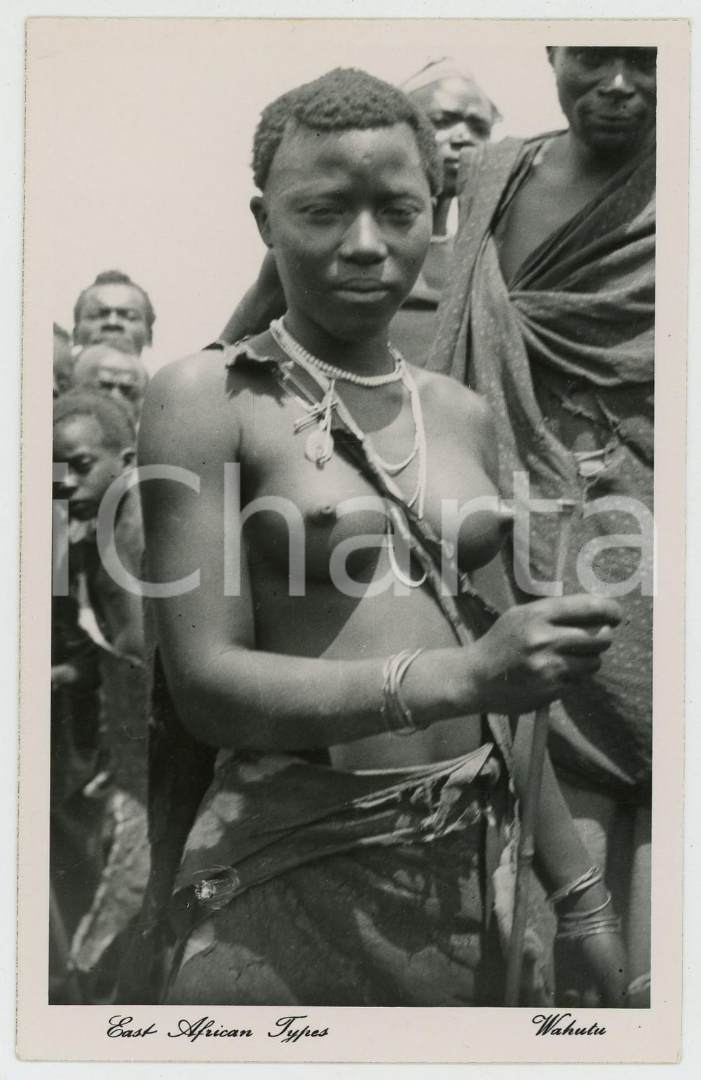 1955 ca EAST AFRICAN TYPES  Woman WAHUTU - Photo postcard ethnic nude Fotografia seriale d'epoca, in formato cartolina postale, non viaggiata.CONDIZIONI: GFORMATO: 9x14 cmFOTOGRAFO : S. Skulina    originale e autentica 1