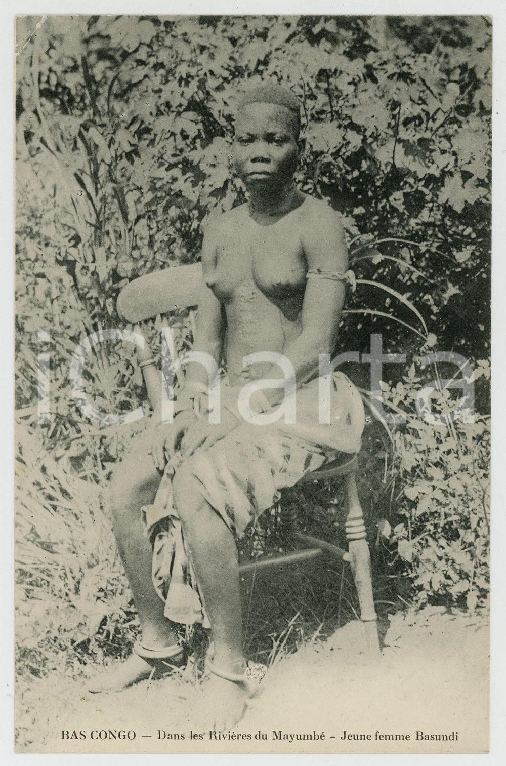 1920 ca AFRIQUE BAS CONGO MAYUMBE - Jeune femme BASUNDI *Postcard ETHNIC NUDE Cartolina postale d'epoca, non viaggiata.CONDIZIONI: FAIR (piegatura angolare)   Formato: 9x14 cm originale e autentica 1