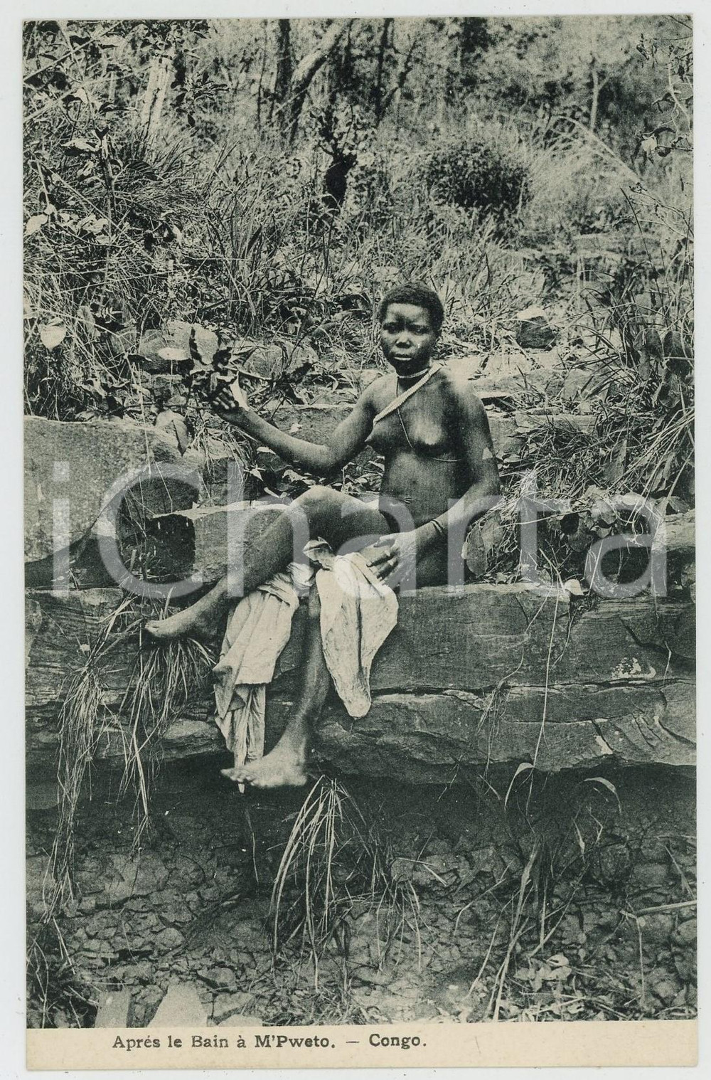 1915 ca AFRIQUE CONGO Femme après le bain à M'PWETO *Postcard ETHNIC NUDE Cartolina postale d'epoca, non viaggiata.CONDIZIONI: GFORMATO: FP    originale e autentica 1